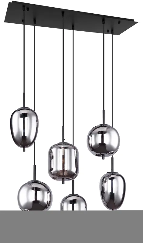 Blacky 80cm Schwarz hängelampe Von Globo Lighting - Lampan &auml;r tillverkad av svart metall och best&aring;r av sex r&ouml;kf&auml;rgade glasglober i olika former, var och en upph&auml;ngda i svarta kablar fr&aring;n taket.