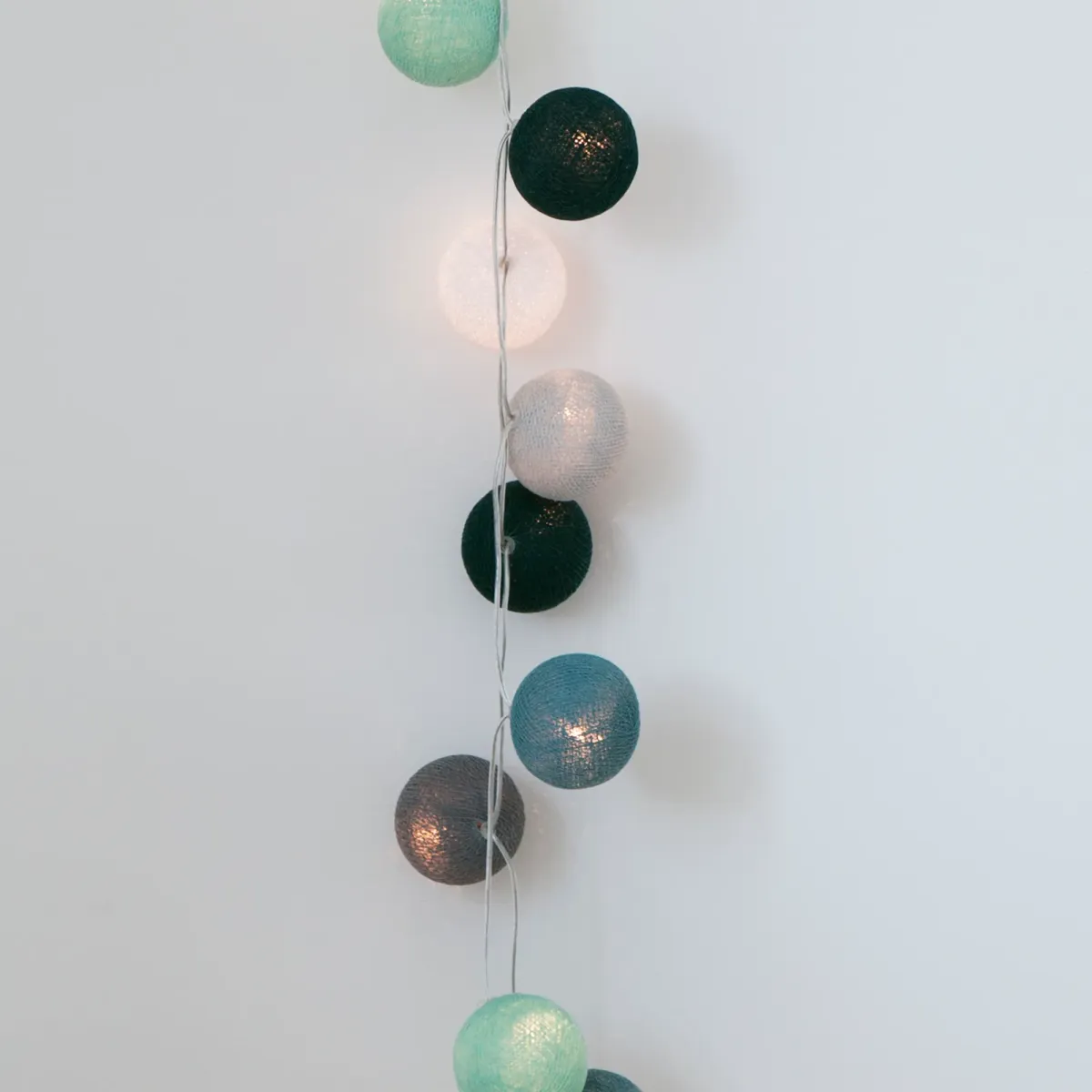 Irislights Cactus 35-lights Grün Von Irislights - H&auml;ngen Sie sie an die Wand oder sammeln Sie die Kugeln und stellen Sie sie in eine gro&szlig;e Glasvase oder Schale.