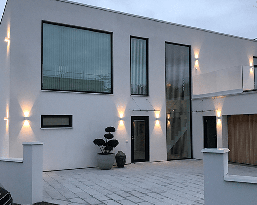 Illusion Box Schwarz außenlampe Von Westal - Geeignet für den Innen- und Außenbereich (Schutzart IP54) und ideal für private und öffentliche Umgebungen.