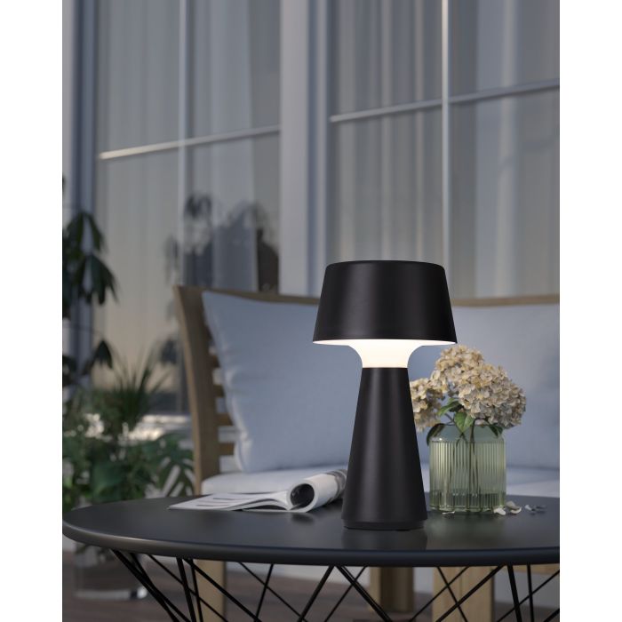 Huesa 30cm Schwarz Von Eglo - Die Lampe hat die Schutzart IP44 und eignet sich daher perfekt f&uuml;r den Innen- und Au&szlig;enbereich.