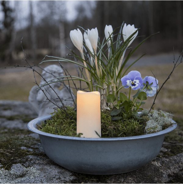 LED Grablicht Serene Weiß Von Star Trading - Die Leuchte leuchtet mit einer warmwei&szlig;en LED und wird mit Batterien betrieben.