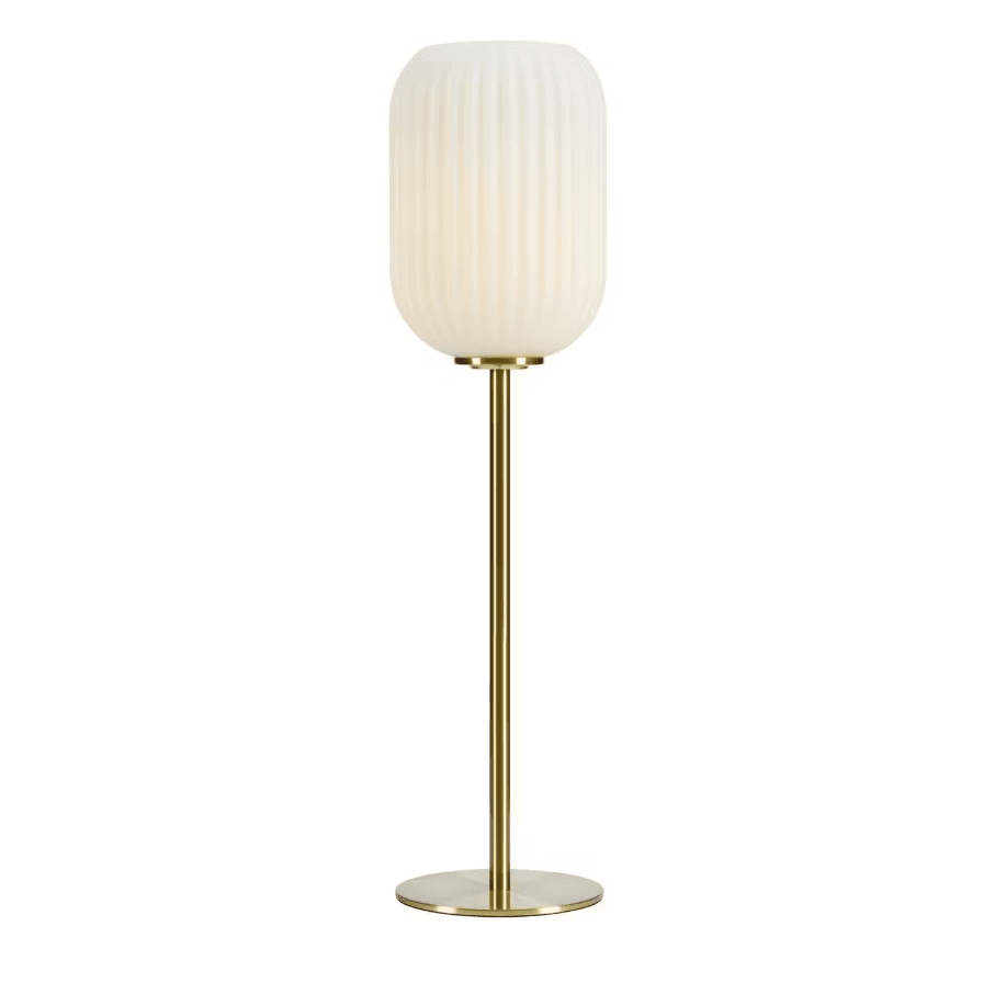 Cava 55cm Gebürstetes Messing tischlampe Von Markslöjd - Der Sockel aus geb&uuml;rstetem Messing und der geriffelte Opalglasschirm erzeugen ein stilvolles und elegantes Ambiente, das in die meisten Innenr&auml;ume passt.