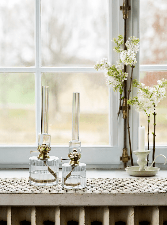 Kerosene Lamp Straight small Transparent Von Strömshaga - Wundersch&ouml;ne Petroleumlampe aus Glas mit ge&auml;tzten Streifen und Messingbrenner.