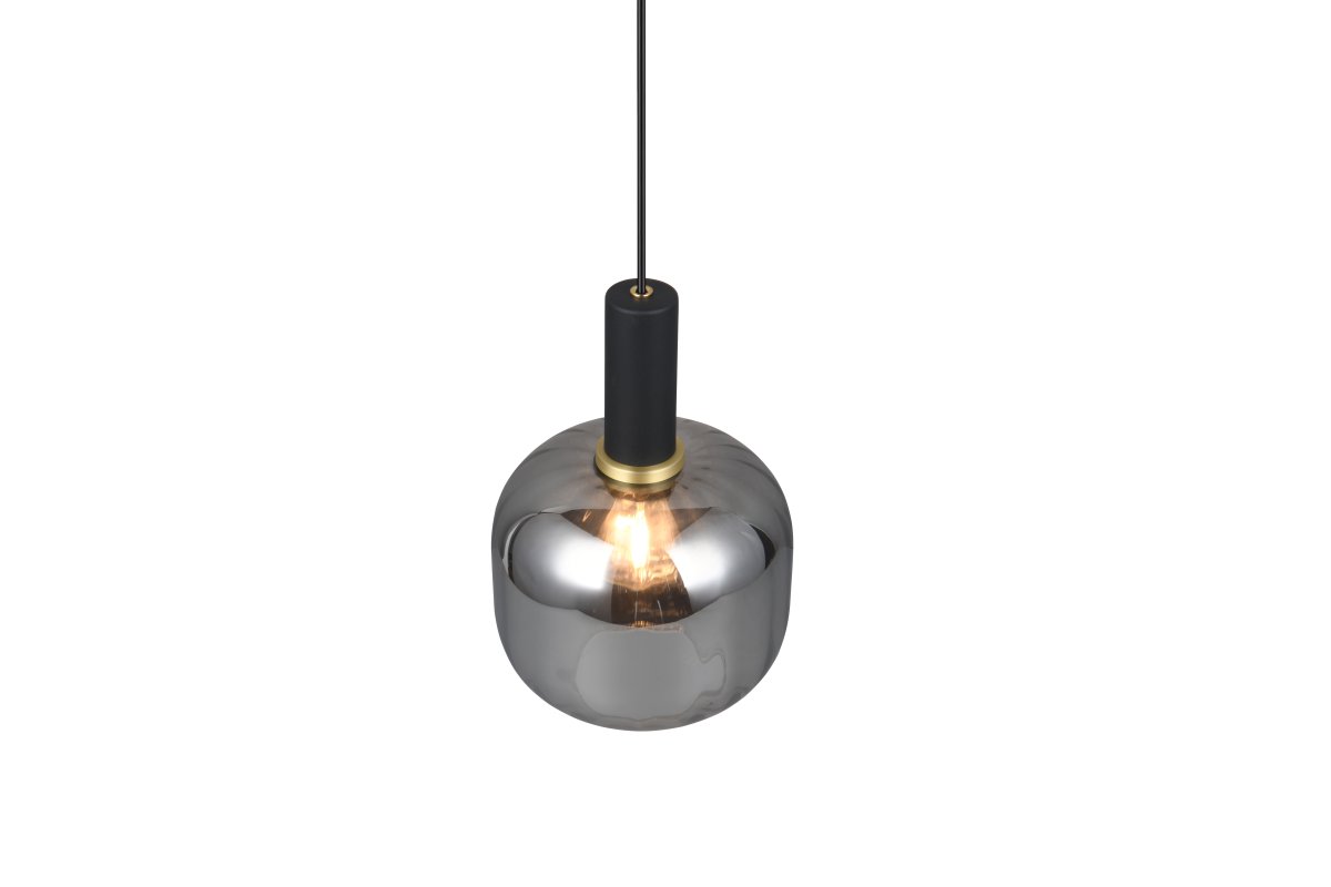 Diva Ø20 Rauchgrau hängelampe Von Trio Lighting - Die eleganten Details in Mattschwarz verleihen der Leuchte einen luxuriösen Touch und einen raffinierten Charakter.
