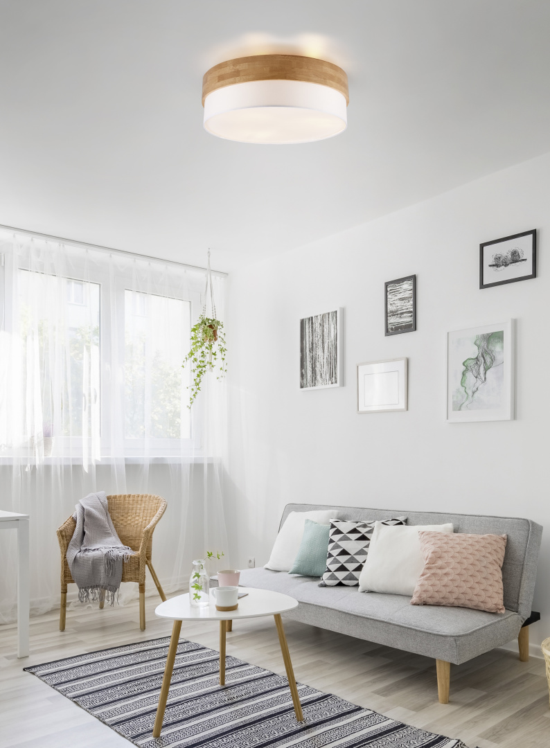 Seasons Ø50 Weiß deckenleuchte Von Trio Lighting - Die Deckenleuchte Seasons vereint schlichte Formen mit nat&uuml;rlichen Materialien und schafft eine harmonische und einladende Atmosph&auml;re.