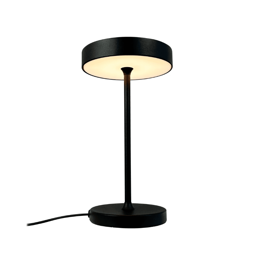 Starlight 25cm Schwarz tischlampe Von Dyberg Larsen - Med inbyggd LED och tre ljusstyrkor, som dimras med 3-stegsdimmern p&aring; lamphuvudet, anpassar den sig enkelt efter olika behov &ndash; fr&aring;n st&auml;mningsfullt sken till fokuserat ljus.