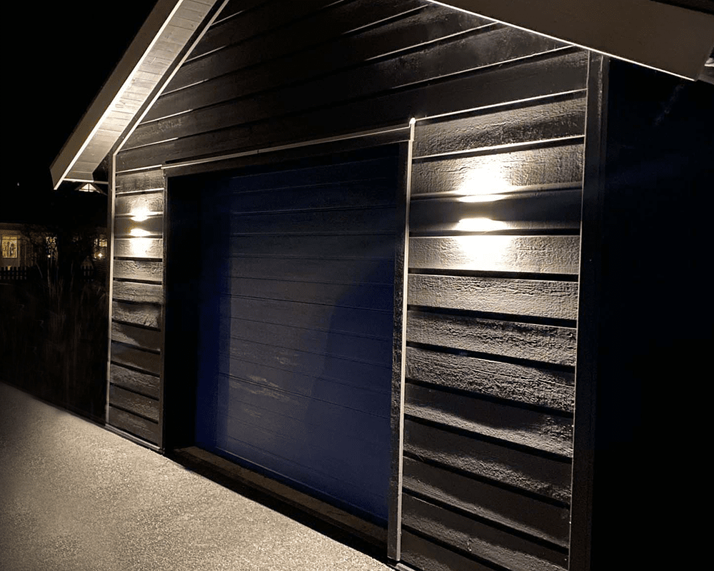 Illusion plan II Schwarz außenlampe Von Westal - Der Treiber ist in die Leuchte integriert und auf der Rückseite befinden sich zwei Ein- und Ausgänge sowie ein Schnellanschlussklemmenblock für eine einfache Installation.