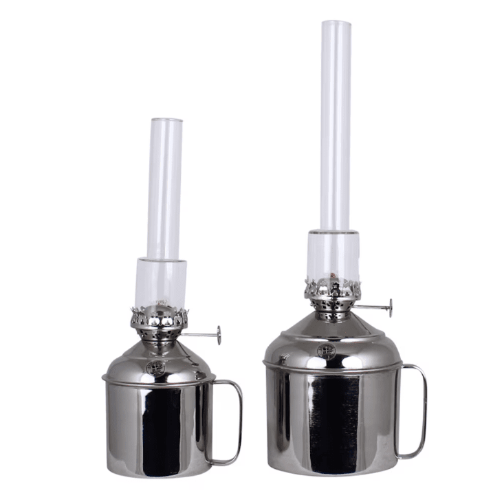 Kerosene lamp linné big Silber Von Strömshaga - Elegante Petroleumlampe mit Griff.