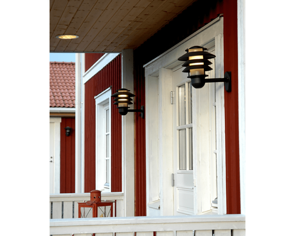 Alefors Schwarz außenlampe Von Westal - Die Rückseite ist mit zwei Ein- und Ausgängen sowie einem Schnellanschlussklemmenblock für eine einfache Installation ausgestattet.