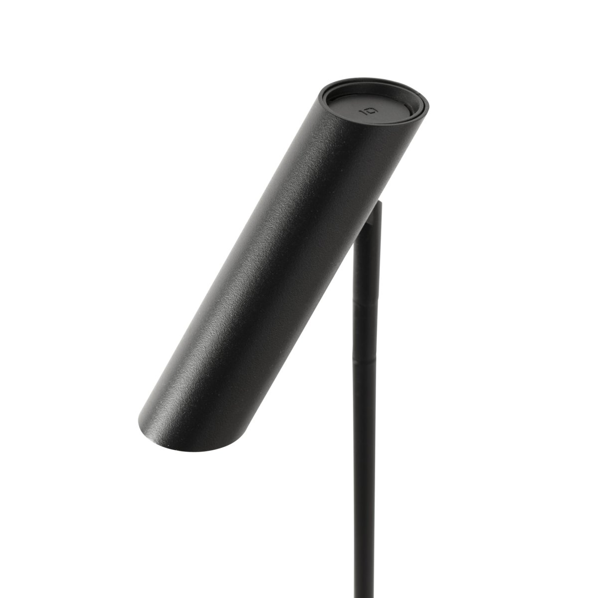 Leo Schwarz stehlampe Von Faro Barcelona - Leo ist eine schwarze Stehleuchte mit integrierter LED, die Vielseitigkeit mit modernem Design verbindet.