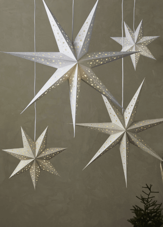 Solvalla Ø75 Silber Von Markslöjd - Der Solvalla-Stern in Silber ist mit seiner beeindruckenden Größe von 75 cm die perfekte Weihnachtsdekoration, um eine funkelnde und festliche Atmosphäre zu schaffen.