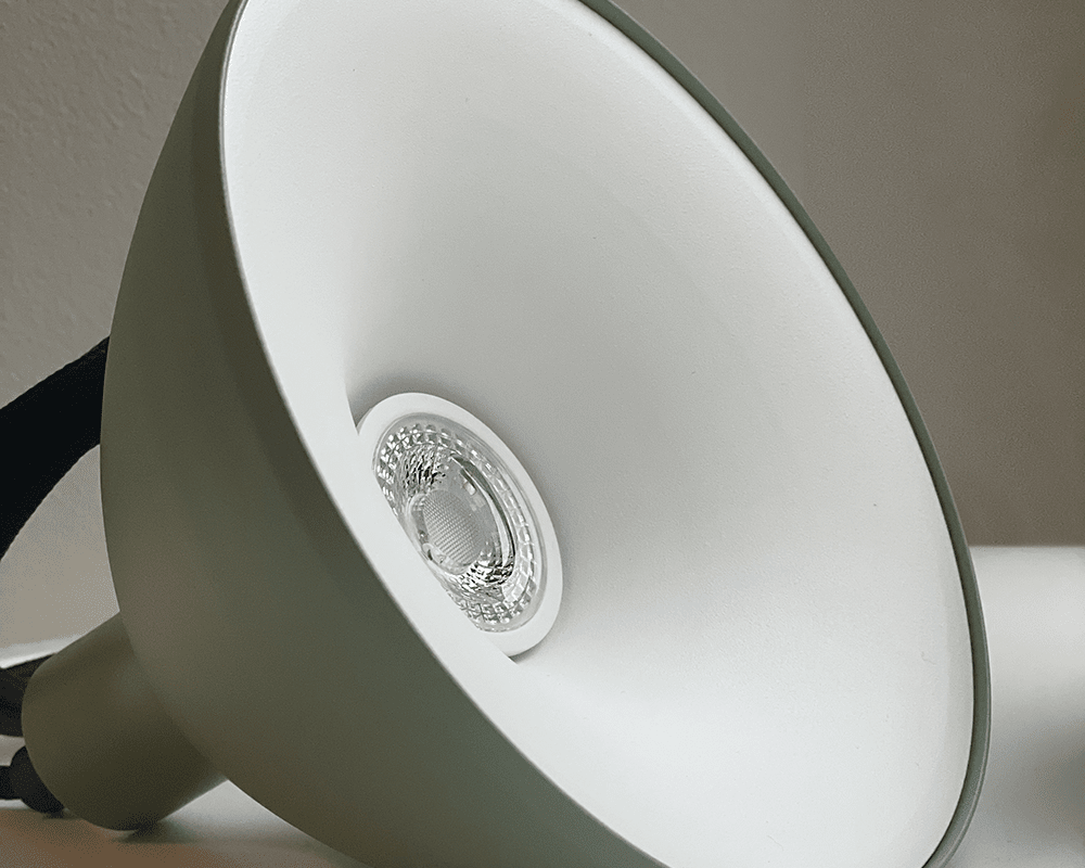 Ark Micro Ø18 Mitternachtsblau hängelampe Von Westal - Ark Micro ist eine stilvolle Leuchte in modernem Design, aus Edelstahl gefertigt und in Mitternachtsblau pulverbeschichtet.