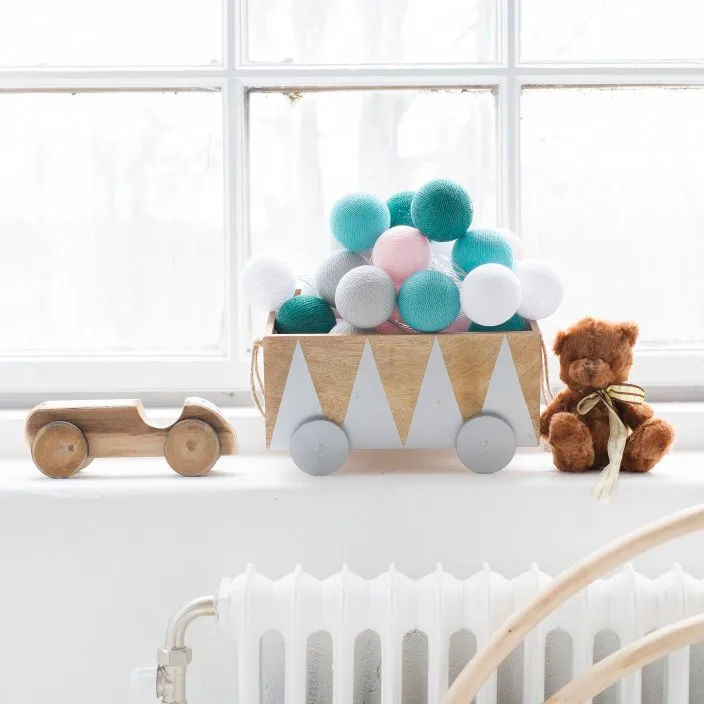 Irislights Spring 20-lights Mehrfarbig Von Irislights - Die Lichterkette ist ein echter Stimmungsaufheller und verbreitet ein gem&uuml;tliches, wohnliches Licht, wo immer Sie sie platzieren.