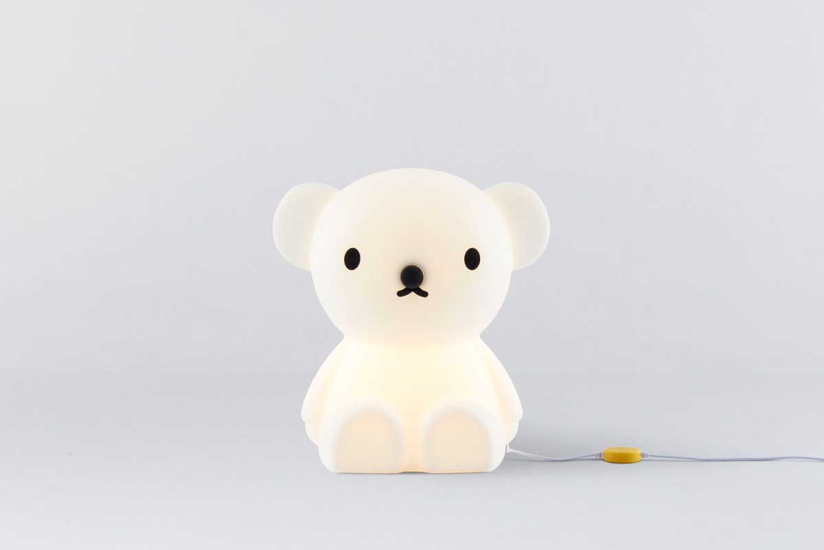 Boris Star Light Weiß kinderlampe Von Mr Maria - Boris, bekannt und beliebt f&uuml;r seine Geschichten und seinen stilvollen Ausdruck, wird zu einem einzigartigen und beruhigenden Detail im Raum.