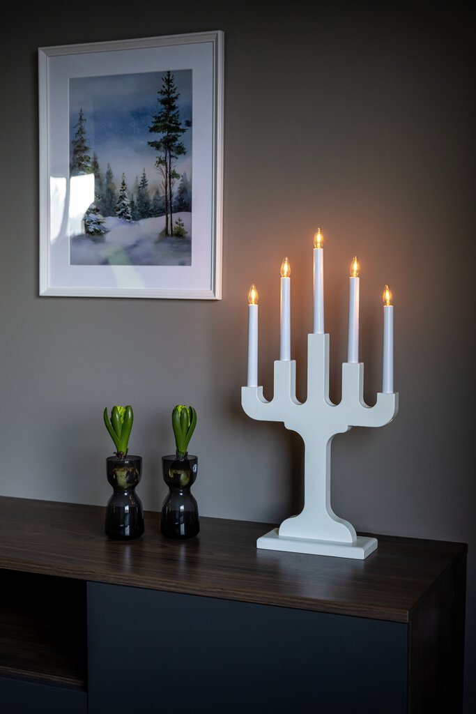 Candelabra 5 Lights Weiß Von Konstsmide - Perfekt f&uuml;r die Advents- und Weihnachtszeit, aber auch das ganze Jahr &uuml;ber sch&ouml;n in einem zeitlosen Zuhause.