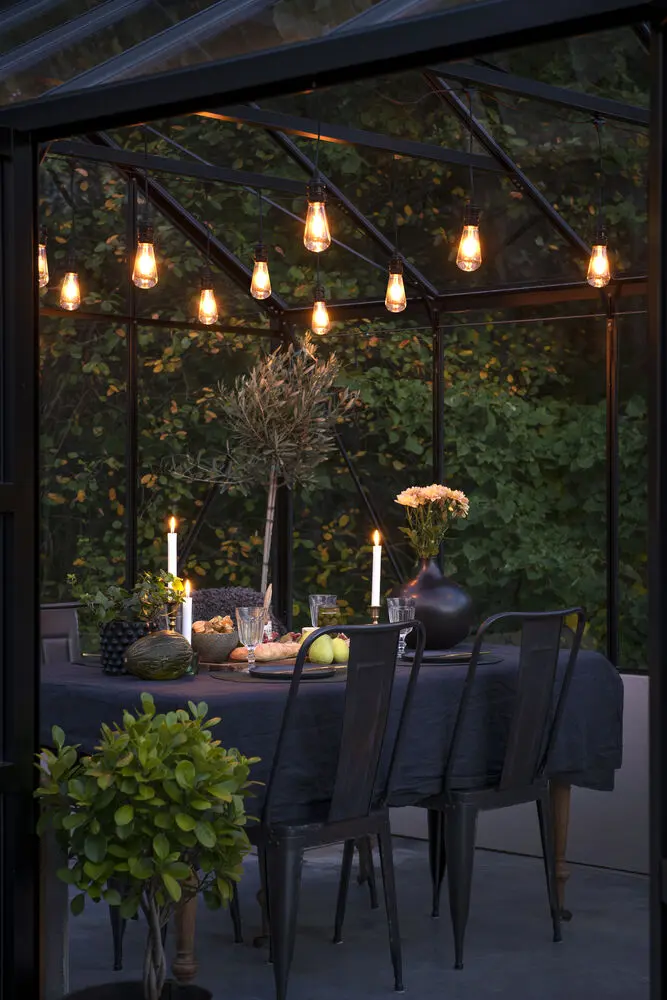 Erweiterungs-Lichterkette Amber 10 m Schwarz Von Konstsmide - Gibt ein warmes und einladendes Licht ab, das im Garten, auf der Terrasse oder dem Balkon f&uuml;r Atmosph&auml;re sorgt.