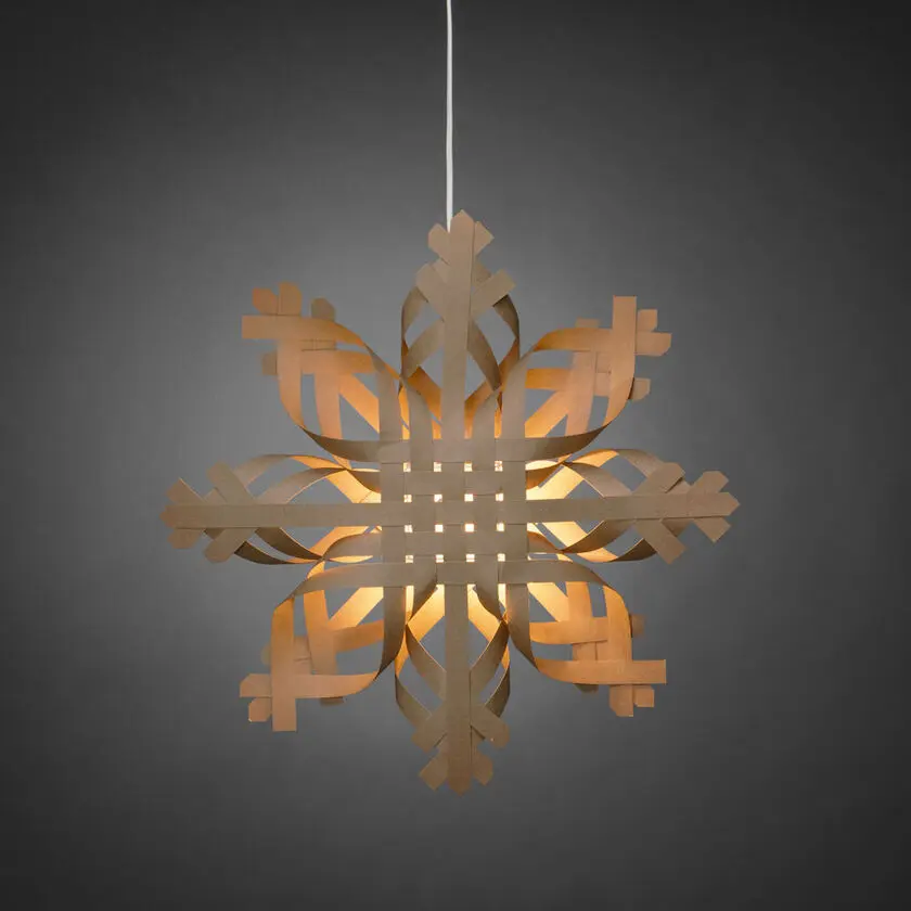 Papierstern Ø50 Braun Von Konstsmide - Eine stilvolle Kombination aus traditioneller Handwerkskunst und moderner Form, die die Dunkelheit des Winters mit W&auml;rme und Charakter erhellt.