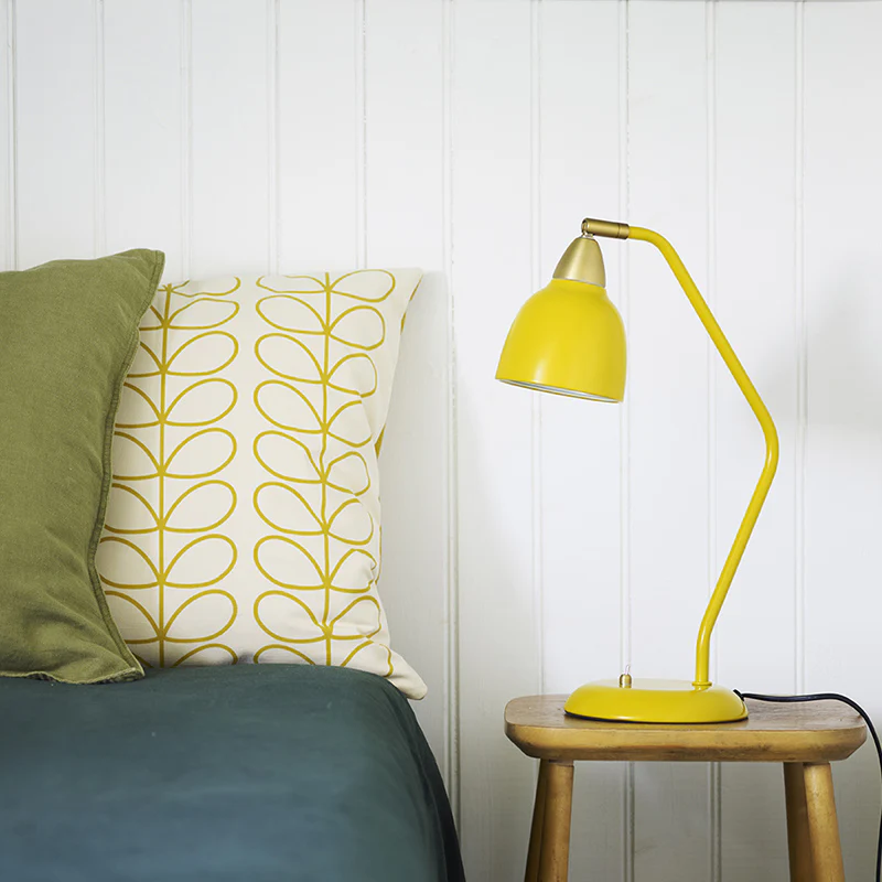 Urban 45cm Gelb schreibtischlampe Von Superliving - Versch&ouml;nern Sie Ihren Arbeitsplatz mit der Urban-Schreibtischlampe in elegantem, mattgelbem Finish mit Messingdetails.