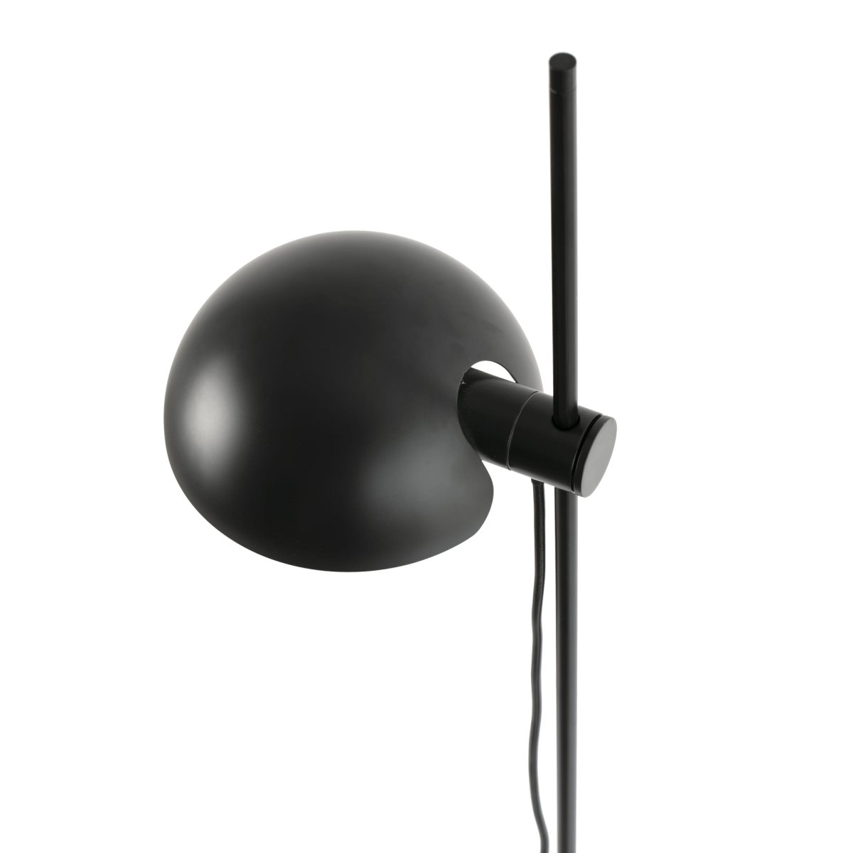 Matilda Schwarz stehlampe Von Faro Barcelona - Mit drehbarem Schirm und verstellbarer H&ouml;he bietet sie flexibles Licht zum Lesen und f&uuml;r die Stimmung.