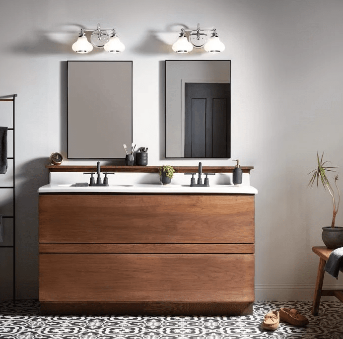 Ainsley 40cm Poliertes Chrom badezimmerlampe Von Elstead Lighting - Die kuppelf&ouml;rmigen Opalglasschirme spenden ein sanftes und angenehmes Licht und harmonieren perfekt mit dem eleganten, polierten Chrom.