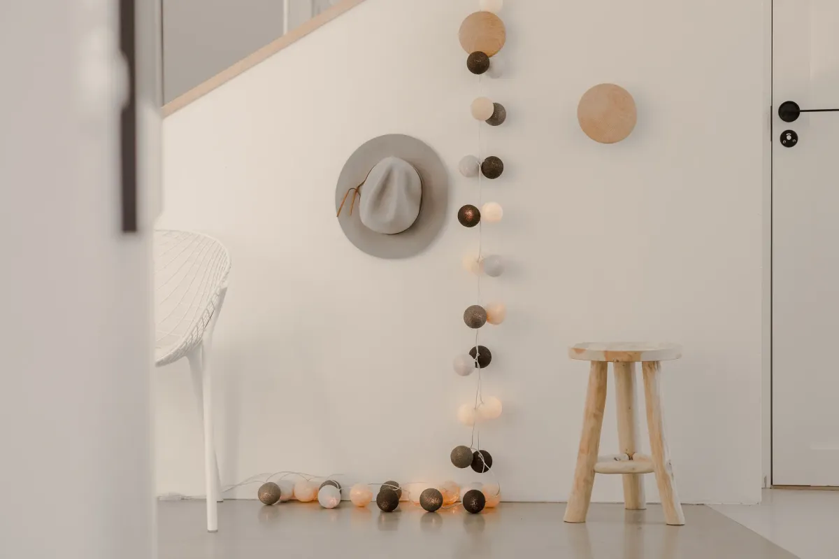 Irislights Shades 35-lights Mehrfarbig Von Irislights - Die Kugeln werden einfach in der gew&uuml;nschten Reihenfolge &uuml;ber die Lichter der Kette gesteckt und k&ouml;nnen dann als dekoratives Detail im Fenster oder als stimmungsvolle Beleuchtung in einem Korb im Kinderzimmer verwendet werden.