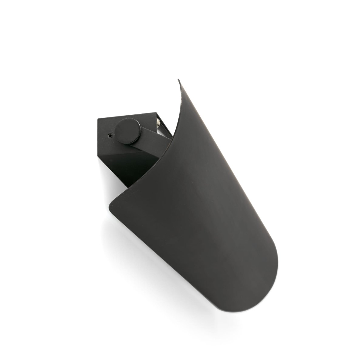 Novo 50cm Schwarz wandlampe Von Faro Barcelona - Die Leuchte besteht aus Metall und kann sowohl vertikal als auch horizontal montiert werden, wodurch sie flexibel an unterschiedliche R&auml;ume und Bed&uuml;rfnisse angepasst werden kann.