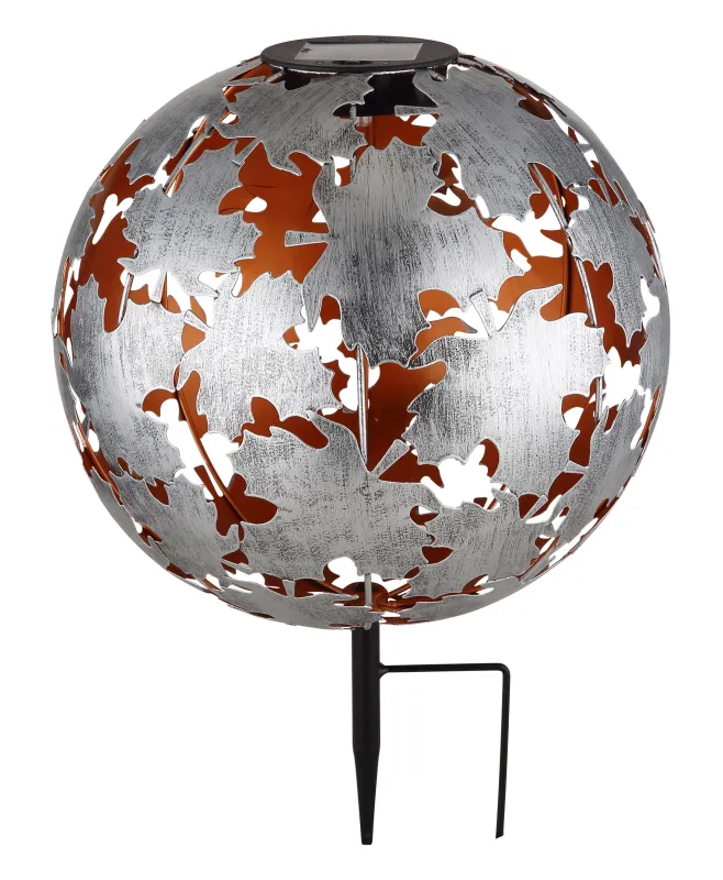 Earth Silber solarleuchte Von Globo Lighting - Laddas av solen under dagen och t&auml;nds automatiskt i skymningen.