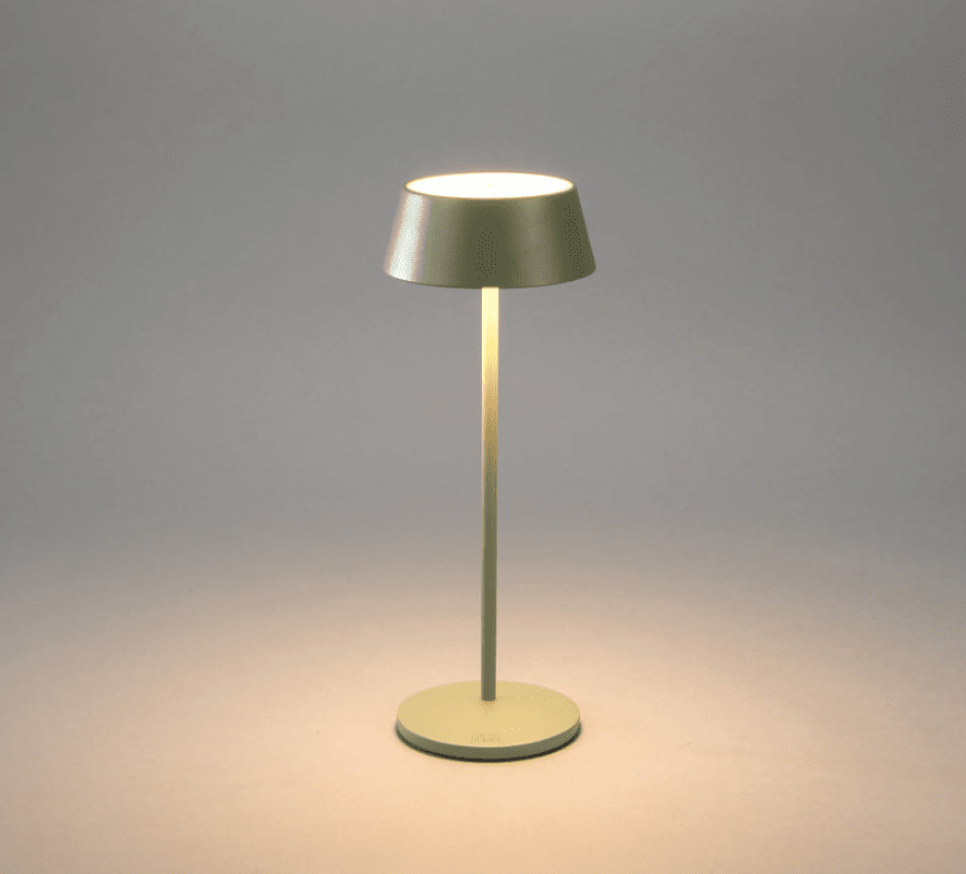 Menton 30cm Grün tragbare Von Konstsmide - Die Lampe ist mit einem Touch-Dimmer ausgestattet, mit dem sich Helligkeit und Farbtemperatur von warmgelbem Licht bis hin zu warmweißem Licht einstellen lassen.