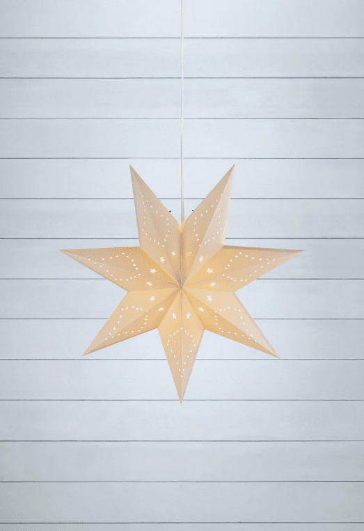 Saturnus Ø45 Weiß Von Markslöjd - Saturn Star White 45 cm ist ein wunderschöner hängender Weihnachtsstern aus weißem Karton mit dekorativem Perlenmuster, der ein stimmungsvolles Licht abgibt.