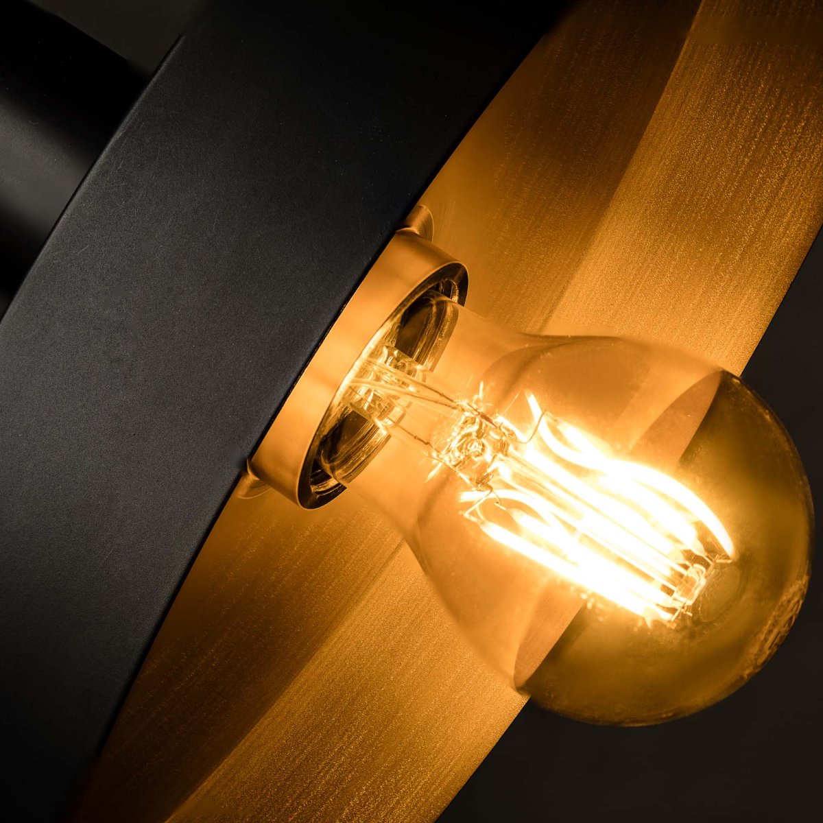 Whizz 120cm Schwarz hängelampe Von Faro Barcelona - Whizz l&auml;sst sich ideal mit einer dekorativen Gl&uuml;hlampe kombinieren, um den Ausdruck zu unterstreichen und stimmungsvolles Licht mit Fokus auf Design zu schaffen.