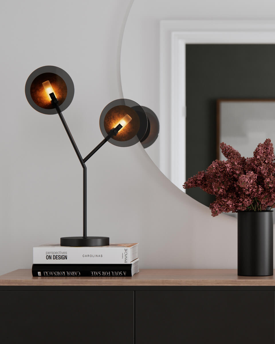 Turno 60cm Schwarz tischlampe Von By Rydéns - Da die Tischleuchte Turno keine Rückseite hat, können Sie wählen, ob Sie die in einer Röhre aus Milchglas untergebrachten Lichtquellen im Fokus haben möchten oder ob Sie sie lieber versteckt und auf der Rückseite haben möchten.