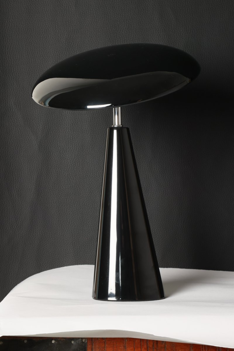 Audrey 33cm Schwarz tragbare Von Eja - Die integrierte LED-Beleuchtung sorgt für angenehmes Licht, und die Lampe ist dimmbar, um die gewünschte Atmosphäre im Raum zu schaffen.