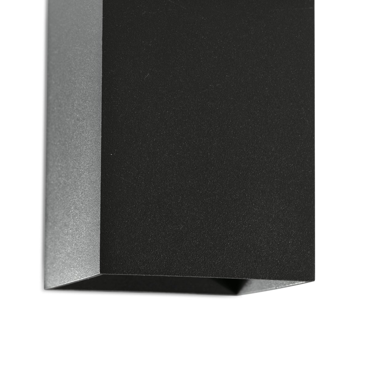 Lune 10cm Schwarz wandlampe Von Faro Barcelona - Lune ist eine quadratische Wandleuchte mit mattschwarzer Oberfl&auml;che, die perfekt in Flure, Korridore und andere Durchgangsbereiche passt.