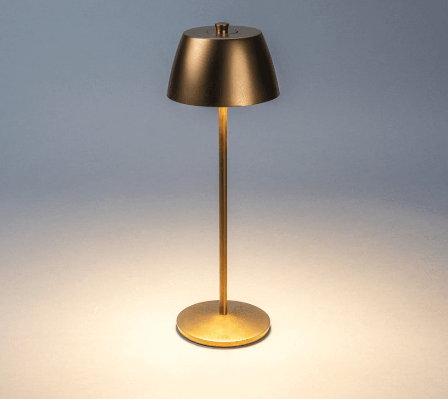 Èze 32cm Mattes Kupfer tragbare Von Konstsmide - Die Lampe ist mit einem Touch-Dimmer ausgestattet, sodass Sie die Helligkeit und Farbtemperatur von warmgelbem Licht bis hin zu warmweißem Licht einstellen können.