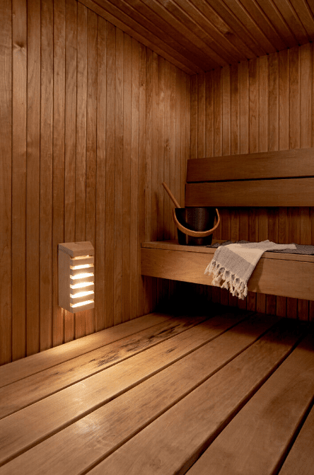 Saunaled V Holz Von Airam - Die Leuchte ist dimmbar, sodass Sie die Lichtmenge je nach Situation anpassen k&ouml;nnen.