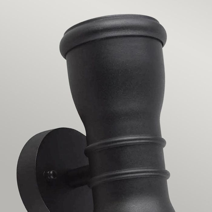 Malvern 23cm Schwarz außenlampe Von Elstead Lighting - Med sin upp- och ned&aring;triktade ljusspridning skapar Malvern en vacker belysningseffekt p&aring; fasaden, perfekt f&ouml;r entr&eacute;er, uteplatser och g&aring;ngv&auml;gar.