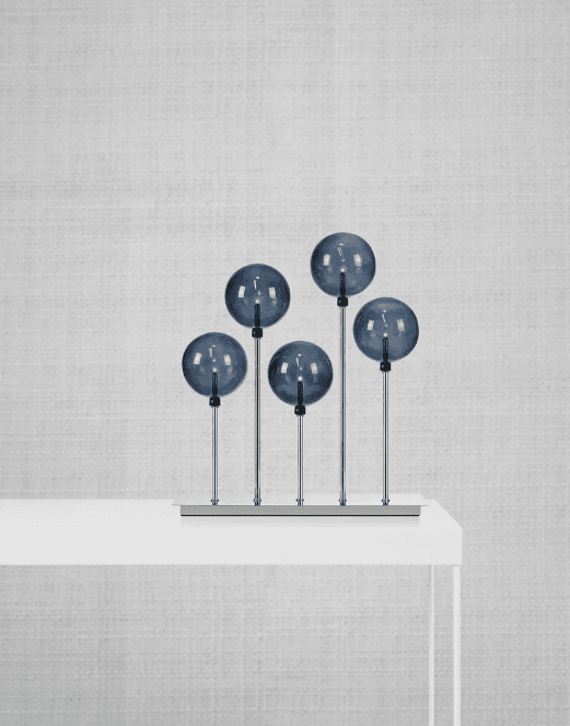 Mäster Silber Von Markslöjd - Mit seinen eleganten Rauchglasschirmen und Chromdetails verleiht es Ihrem Zuhause eine moderne und anspruchsvolle Atmosphäre.