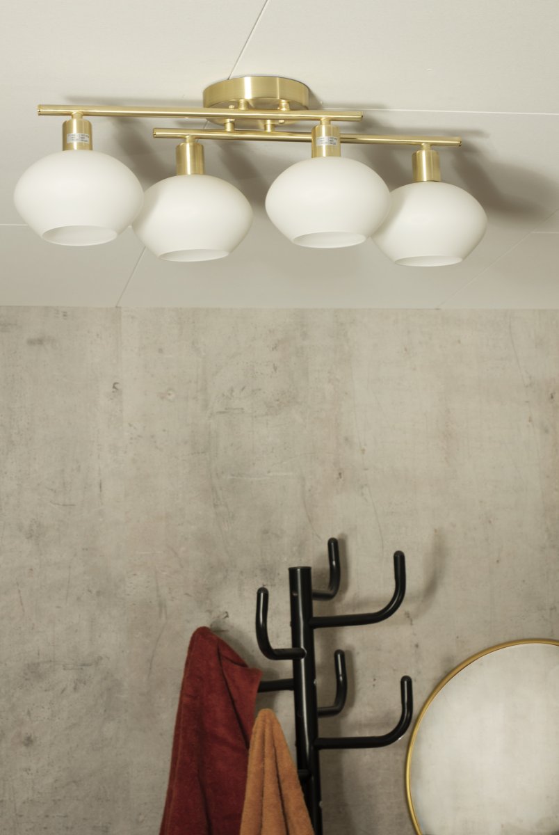 Elba 60cm Mattes Messing badezimmerlampe Von Aneta Lighting - Die Deckenleuchte Elba ist die perfekte Badezimmerleuchte f&uuml;r alle, die ihrem Badezimmer einen modernen Touch verleihen m&ouml;chten.