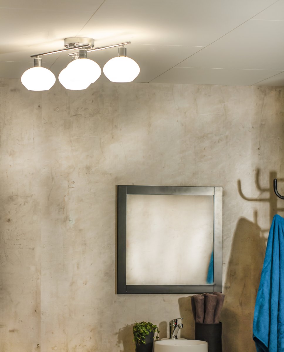 Elba 60cm Chrom badezimmerlampe Von Aneta Lighting - Die Deckenleuchte Elba ist die perfekte Badezimmerleuchte f&uuml;r alle, die ihrem Badezimmer einen modernen Touch verleihen m&ouml;chten.