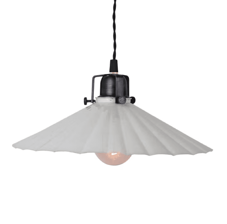 Anita Ø30 Weiß fensterlampe Von Strömshaga - Die Lampe verf&uuml;gt &uuml;ber ein schwarzes Textilkabel mit einer L&auml;nge von etwa 150 Zentimetern.