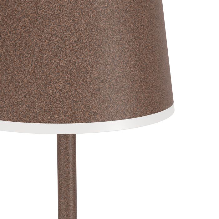 Mannera 140cm Rostbraun tragbare Von Eglo - Mannera ist eine wiederaufladbare Stehleuchte in Rostbraun und Weiß, die modernes Design mit praktischer Touch-Steuerung verbindet.