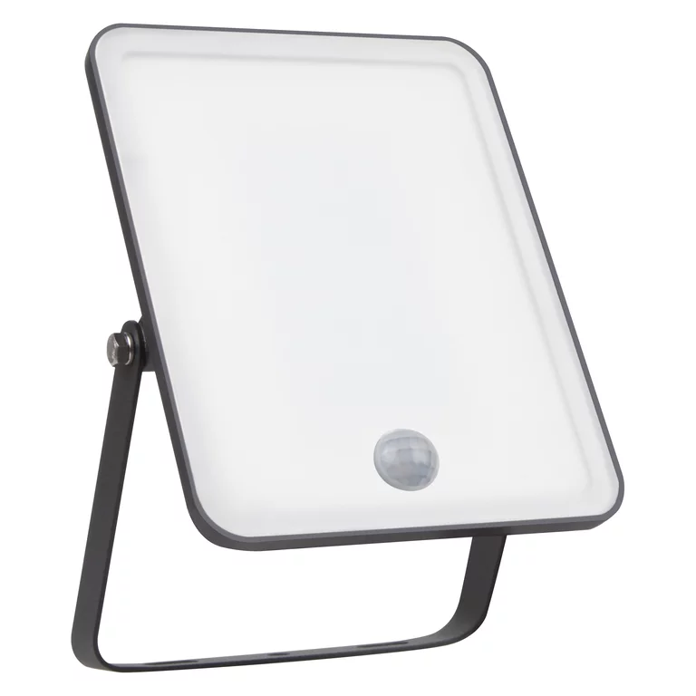 Floodlight Essential Sensor 30W Schwarz außenlampe Von Osram - Der wei&szlig; satinierte Diffusor sorgt f&uuml;r ein homogenes und blendfreies Licht und erzeugt so eine angenehme Beleuchtung ohne scharfe Schatten.
