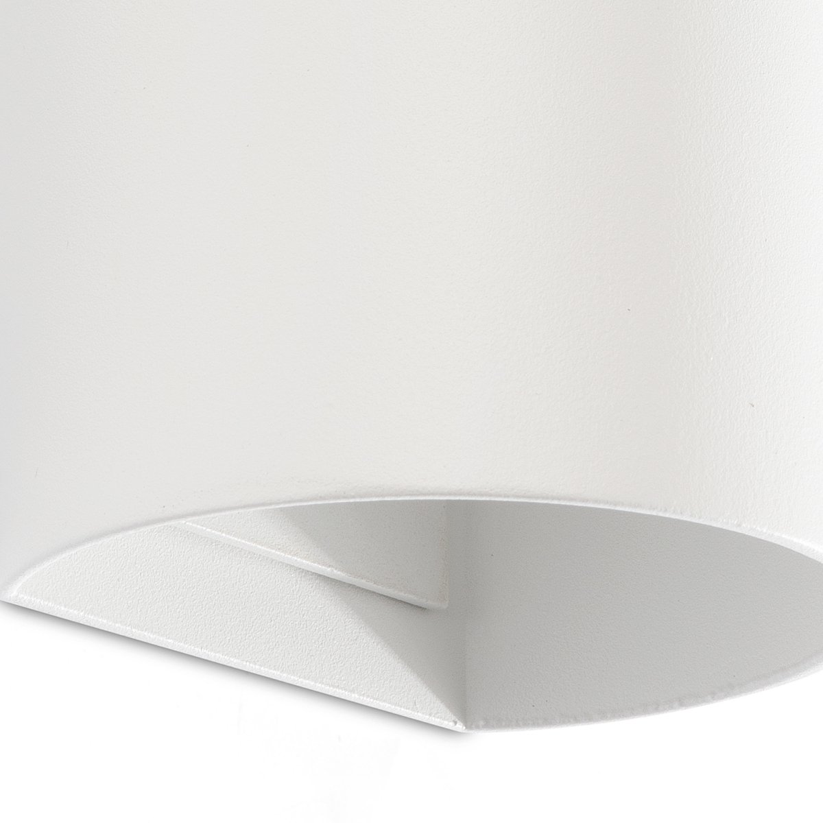 Sole 15cm Weiß wandlampe Von Faro Barcelona - Erh&auml;ltlich in zwei Gr&ouml;&szlig;en und mit ein- oder zweiseitiger Lichtverteilung, eignet sie sich ideal f&uuml;r Flure und kleinere R&auml;ume.