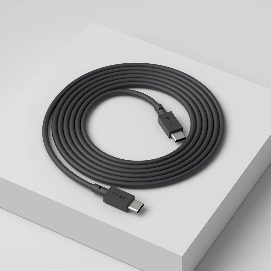 Cable 1 USB C to USB C Charging Cable, 2m Schwarz Von Avolt - Kabel 1 USB-C auf USB-C von Avolt kombiniert leistungsstarkes Laden mit stilvollem skandinavischen Design.