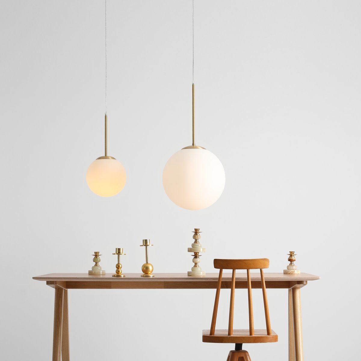 Bosso Ø30 Messing hängelampe Von Artera - Die Leuchte verbreitet ein sanftes und angenehmes Licht und eignet sich daher ideal f&uuml;r die Platzierung &uuml;ber dem Esstisch, im Flur oder Wohnzimmer.