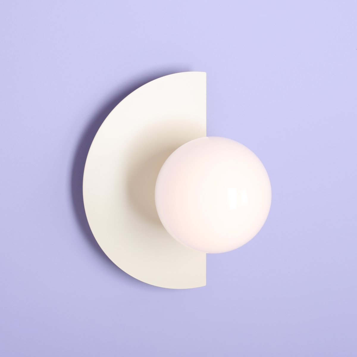 Loop 28cm Cremeweiß wandlampe Von Artera - Durch ihre minimalistische Form fügt sich die Lampe nahtlos in verschiedene Einrichtungsstile ein und verleiht Ihrem Zuhause gleichzeitig eine künstlerische und anspruchsvolle Note.