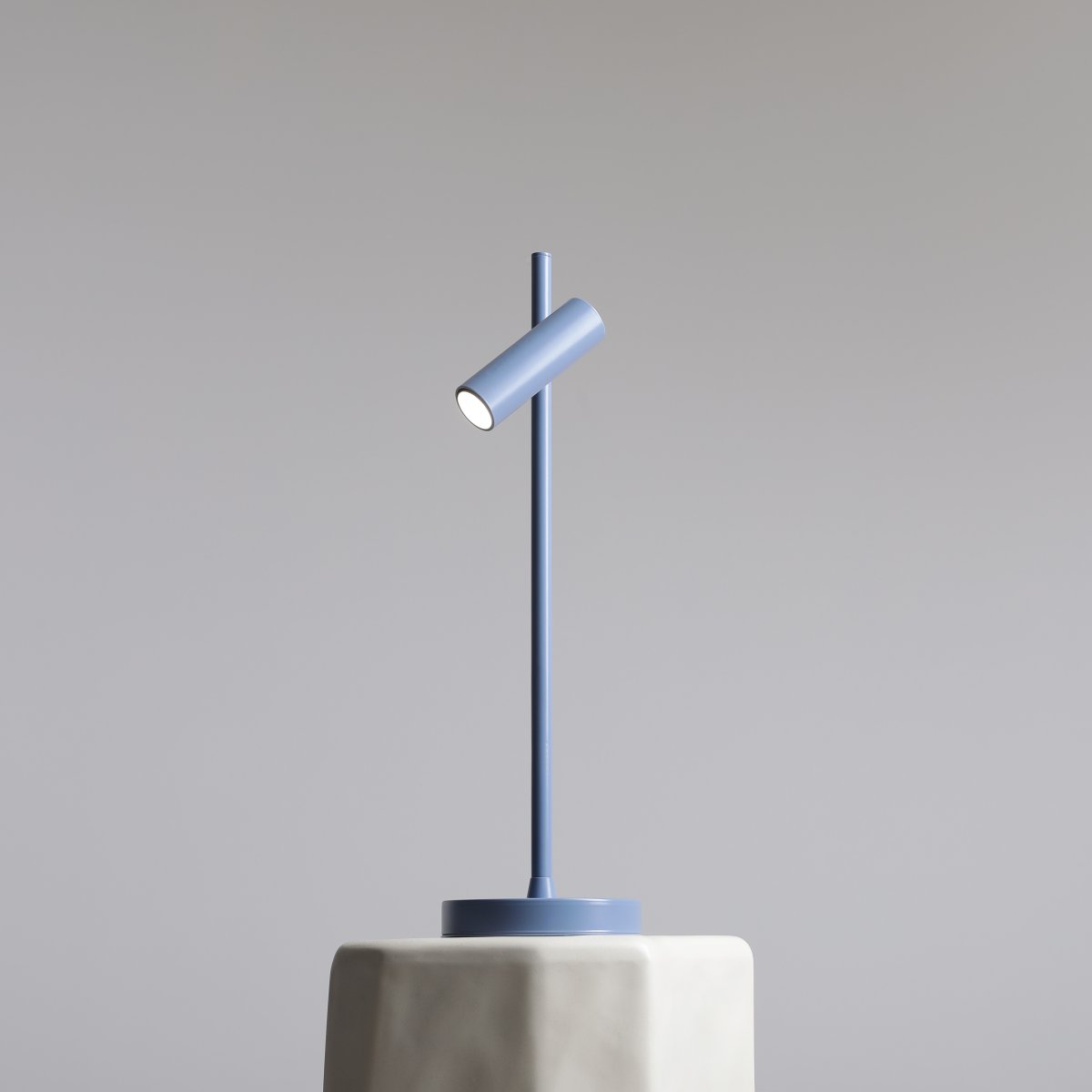 Trevo 54cm Blau schreibtischlampe Von Artera - Die aus Metall gefertigte Tischleuchte Trevo bietet ein modernes und funktionales Design.