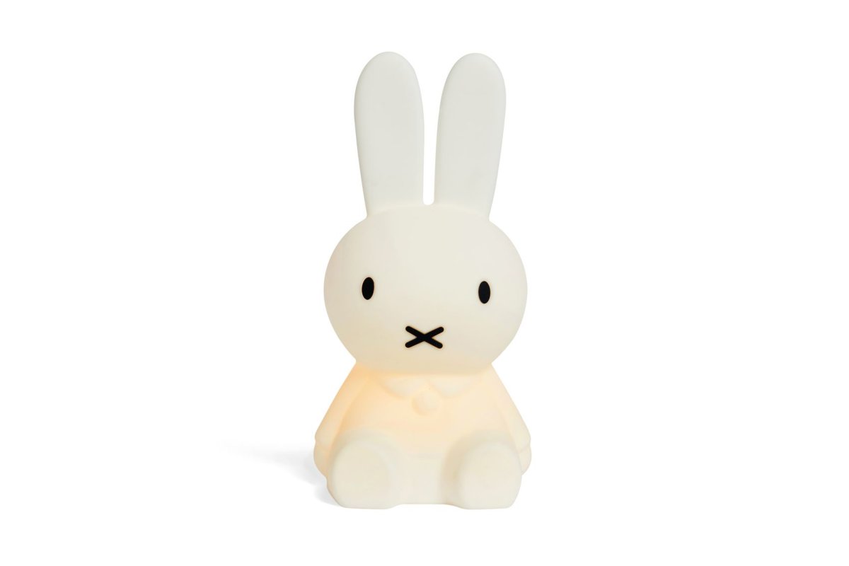 Bundle of Light - Miffy Mini Weiß kinderlampe Von Mr Maria - Bringen Sie mit dieser bezaubernden Miffy-Lampe etwas Licht und Freude in Ihren Tag und Ihr Zuhause.