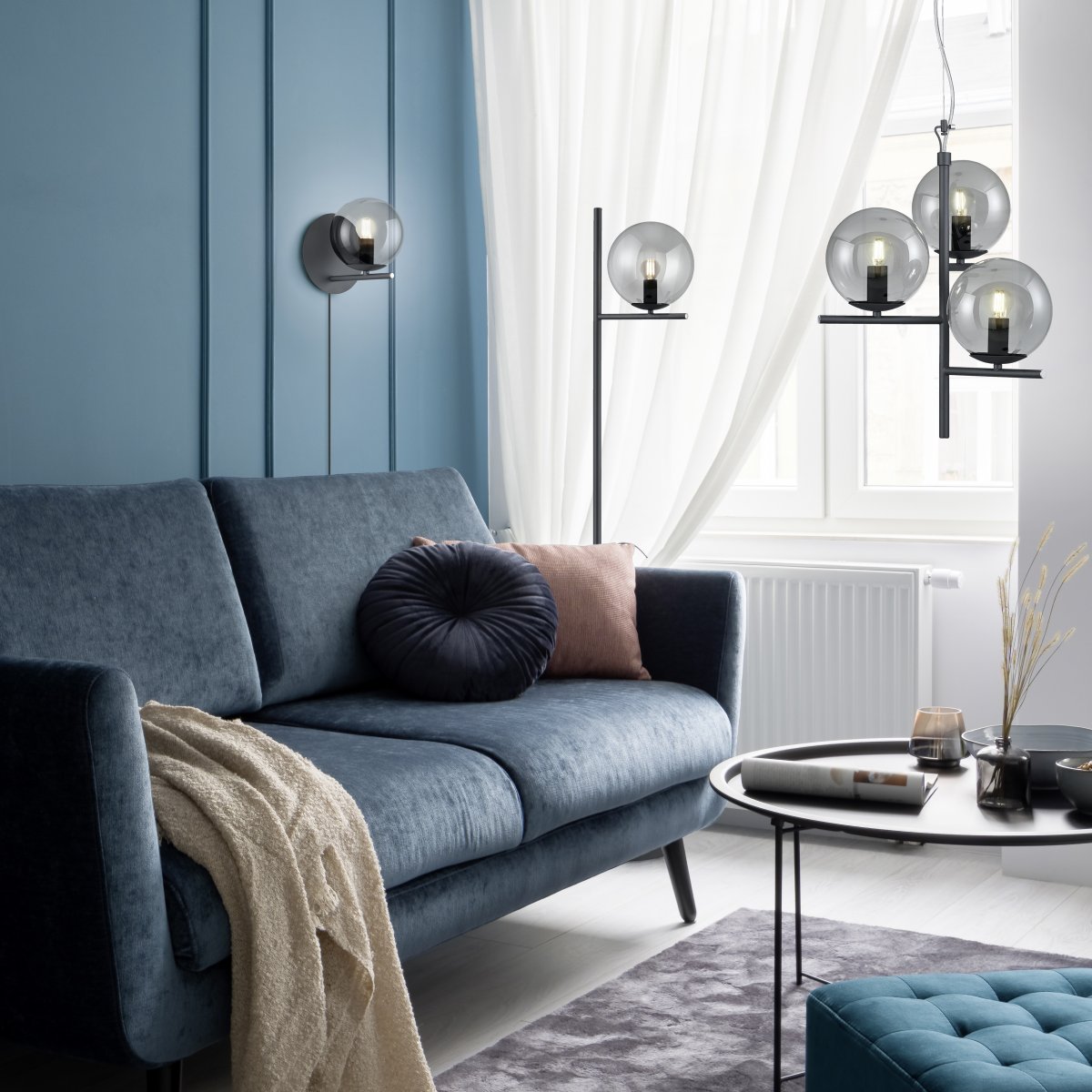 Pure Ø16 Rauchfarben wandlampe Von Trio Lighting - Die Leuchte kann sowohl als Festinstallation als auch mit dem mitgelieferten Kabel mit Wandstecker und Netzschalter montiert werden.