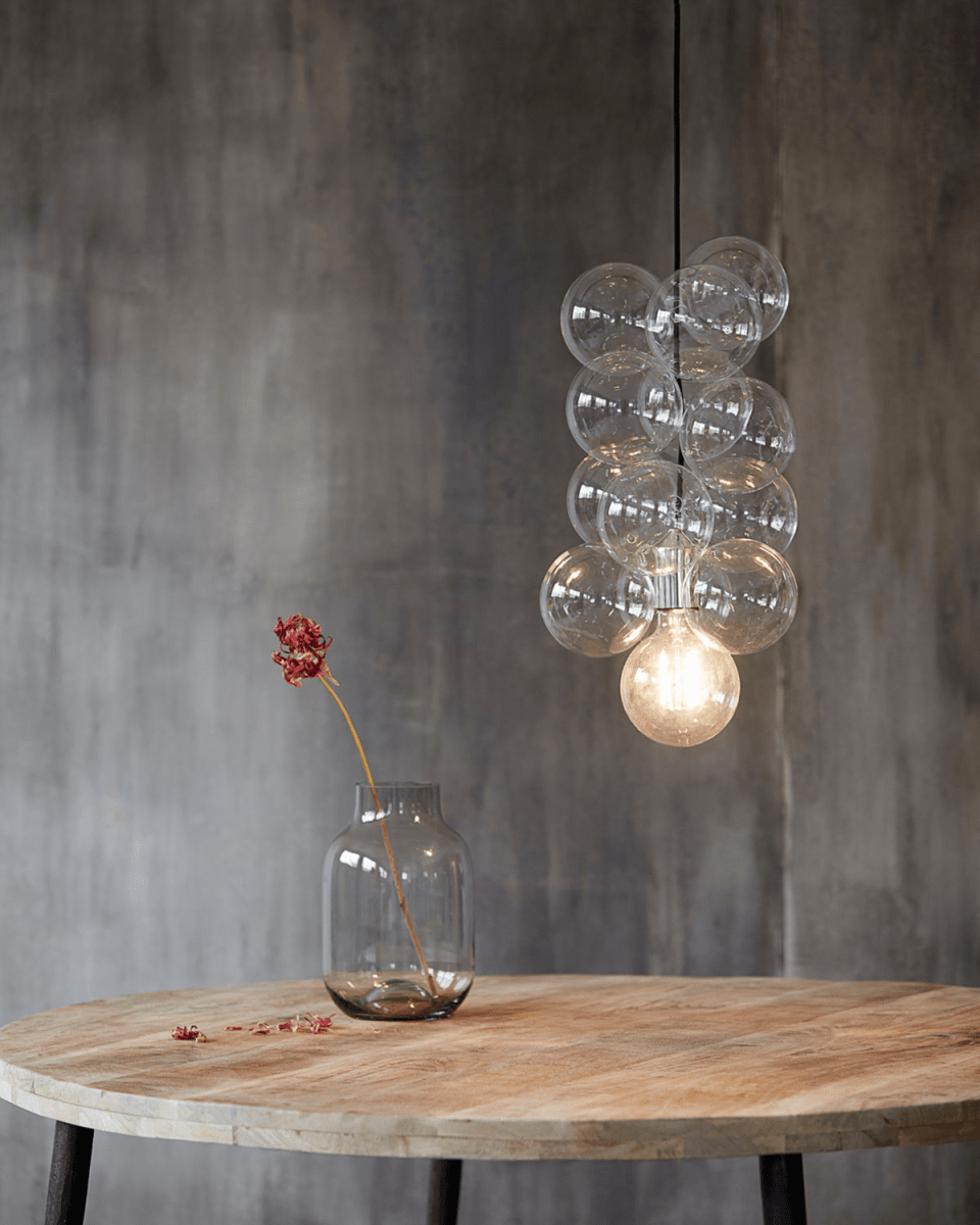 DIY Ø30 Transparent hängelampe Von House Doctor - Die Lampe besteht aus 12 transparenten Glaskugeln mit einem Durchmesser von 12 cm, die so miteinander verbunden sind, dass sie eine fantastische und moderne Lampe ergeben.